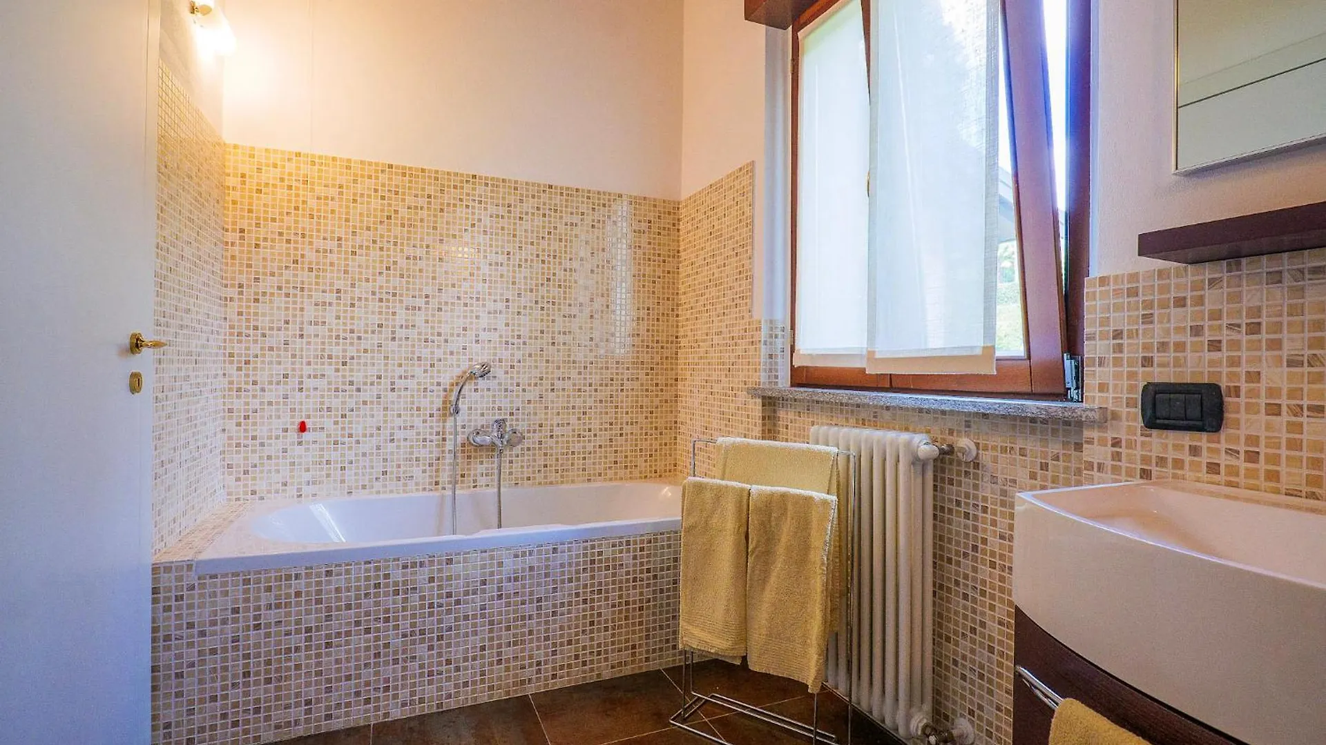 Villa Mavica Monvalle Tatil Evi