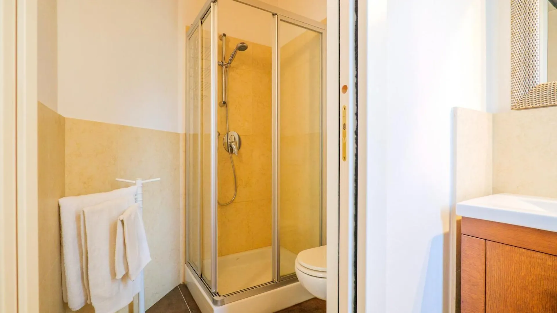 Villa Mavica Monvalle 0*,  İtalya